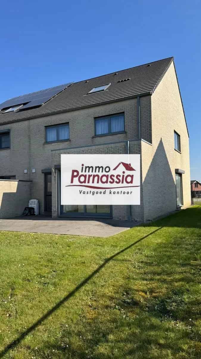 Huis te koop: Zeer mooie 3-gevel villa met 4 slaapkamers en garage