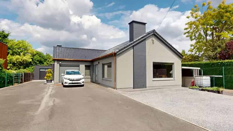 Huis te huur: gerenoveerde woning met bijgebouw en tuin