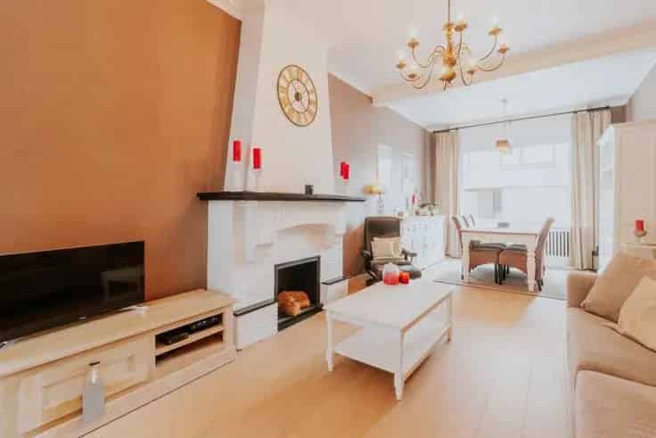 Huis Te Koop Ronse: Stijlvolle Burgerwoning met 2 Garages en Tuin