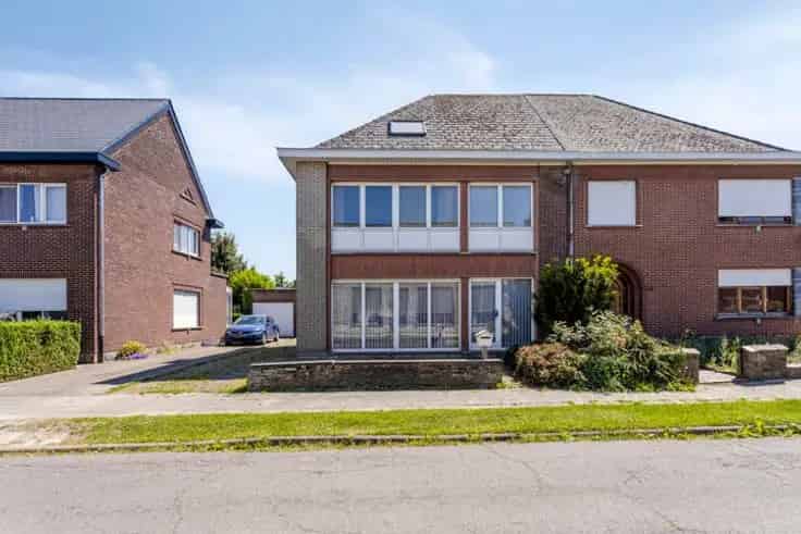 Huis Te Koop Ruime Gezinswoning met Garage en Zolder