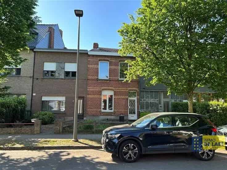 Rijwoning te koop met tuin en 2 slaapkamers