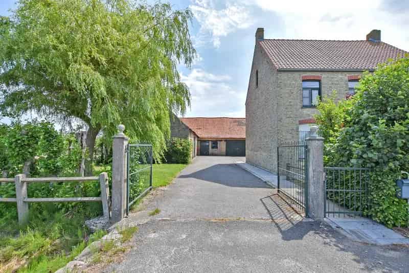 Huis te koop Diksmuide: Landelijke hoeve 11012m²