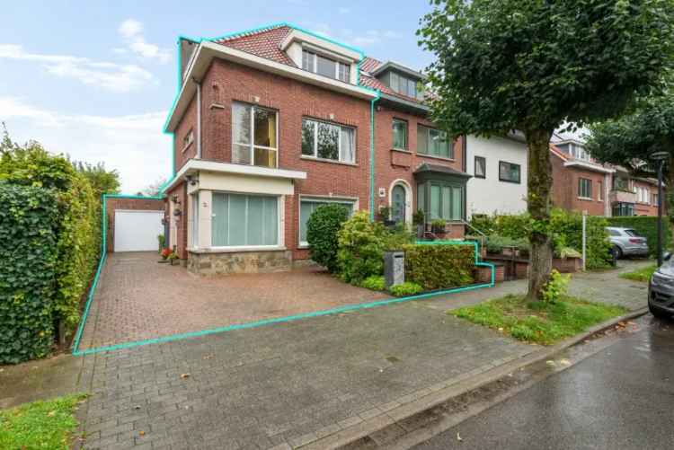 Te koop ruime HOB in Hove met 3 slaapkamers, garage en tuin