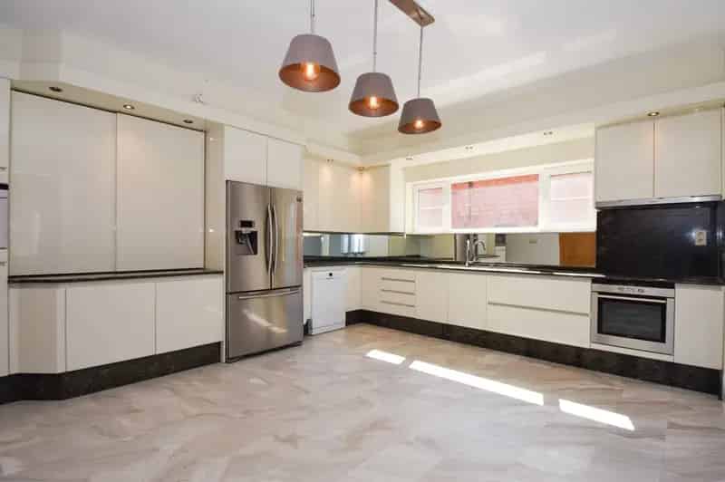 Ruime Villa te renoveren 3 slaapkamers 1583m²
