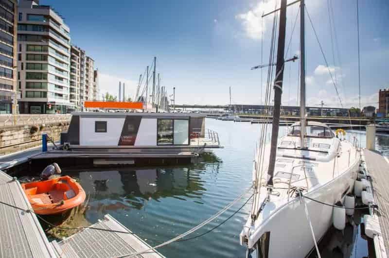 Houseboat te koop Oostende: 2 slaapkamers, terras, vakantieverhuur