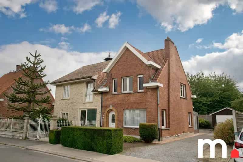 Huis te koop Heule: Charmante woning met garage en tuin