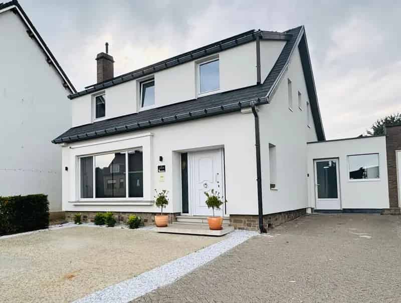 Huis te huur: Energiezuinige woning met bijgebouw en tuin