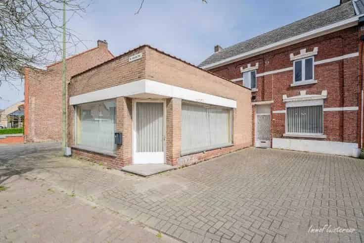 Huis Te Koop Te renoveren woning met bijgebouwen en weiland