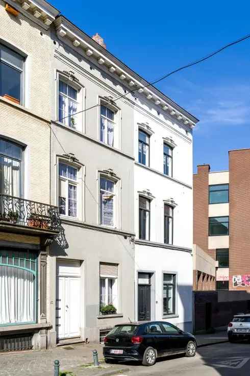 Huis Te Koop: 4 Studio's, 2670 Euro Maandhuur, Renovatieproject