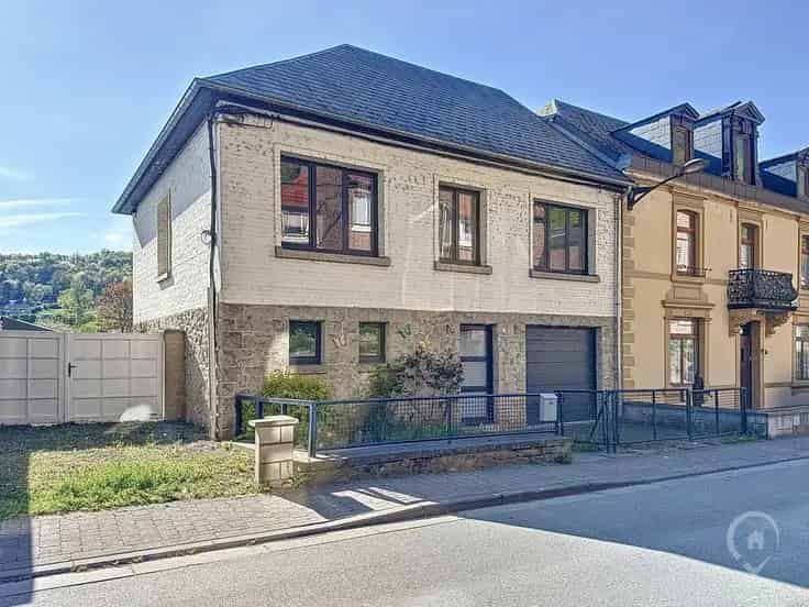 Huis te Koop Hastière: Bel-etagewoning met 4 slaapkamers en garage
