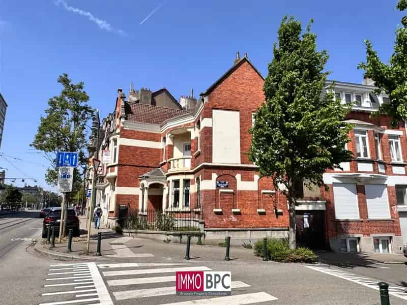 Huis te huur Berchem-Sainte-Agathe: 3 slaapkamers, garage, renovatieproject