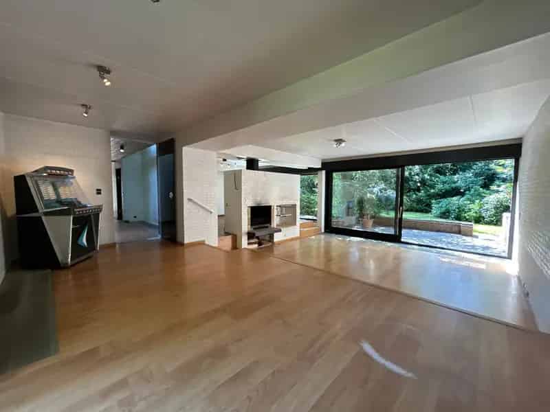 Ruime Moderne Villa te Koop 306m² 4 slaapkamers Zwembad