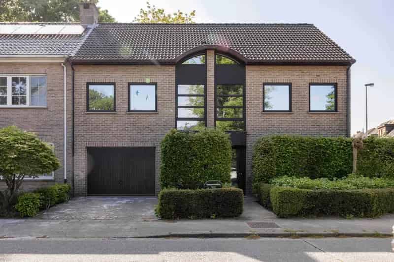 Ruime Halfopen Bebouwing met Multifunctionele Ruimte