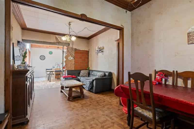 Gerenoveerde Rijwoning met Schuur te Stekene
