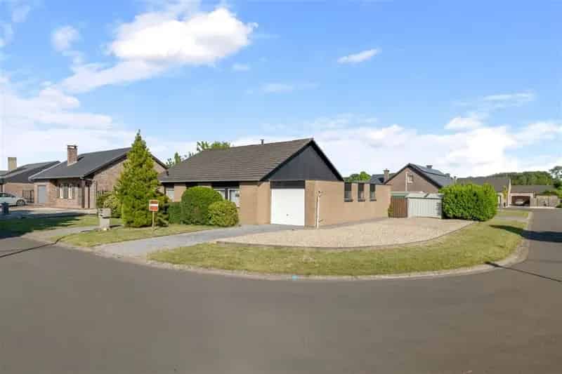 Gelijkvloerse woning te Sint Truiden met tuin en garage
