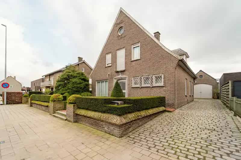 Ruime gezinswoning met veel potentieel te Sint-Eloois-Winkel