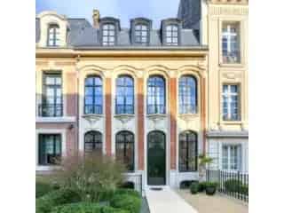 Herenhuis te huur Brussel 545m² - 6 slaapkamers - Tuin