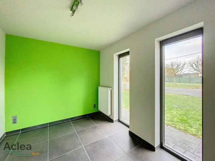 Recente halfopen woning te huur