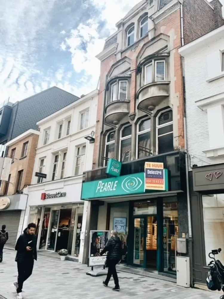 Huur bedrijfsvastgoed goed gelegen handelspand Kattestraat Aalst