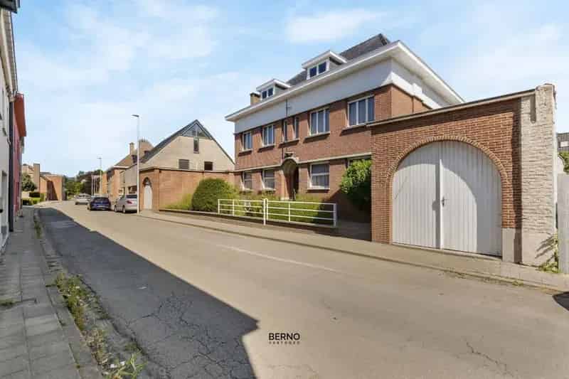 Karaktervolle woning met art deco elementen en dubbele garage