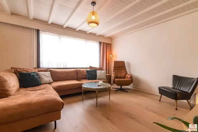 Jaren 60 woning grote tuin rustige straat