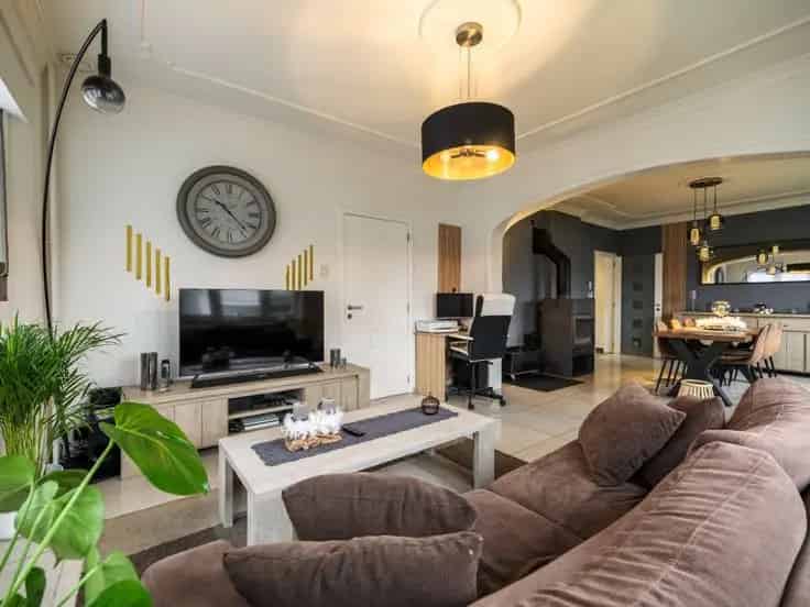 Huis Te Koop: Ruime gezinswoning 300m² met 4 slaapkamers en 2 garages