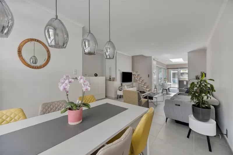 Gerenoveerde woning met 3 slaapkamers te koop