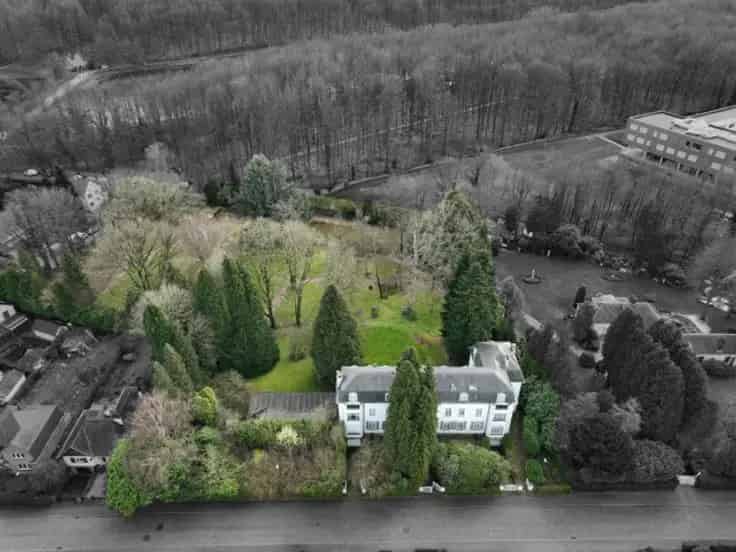 Villa te renoveren met bouwgrond African Museum Park