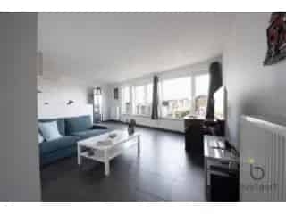 Appartement te koop Antwerpen - Lichtrijk hoekappartement met parking