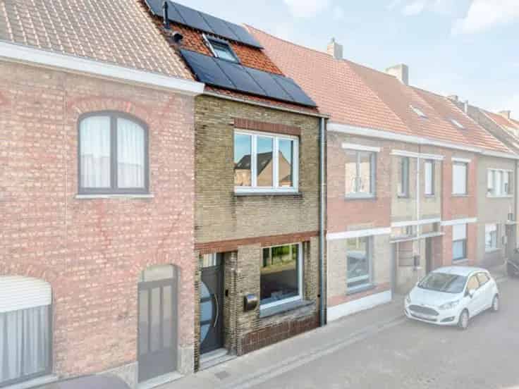 Moderne Gerenoveerde Stadswoning te Koop in Gistel