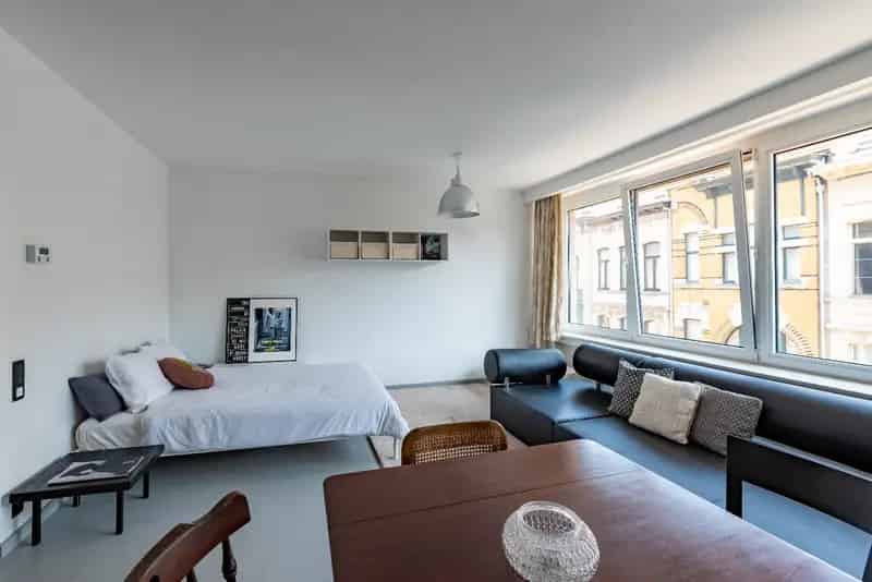 Gemeubeld 1-slaapkamer Appartement Nabij Station Berchem