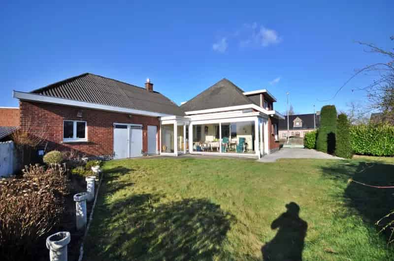 Huis te koop Kruishoutem: Ruime alleenstaande woning nabij centrum