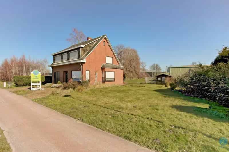 Te renoveren woning 4 slaapkamers 898m²