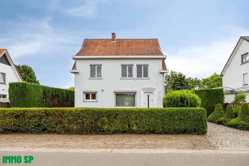 Ruime gezinswoning te renoveren met 5 slaapkamers en grote tuin Olen