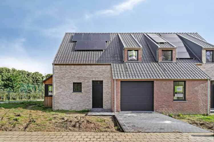 Huur energiezuinige halfopen nieuwbouwwoning met tuin te Moen