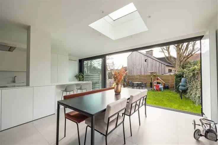 Huis Te Koop: Ruime 5 Slaapkamers, Tuin Garage Dakterras