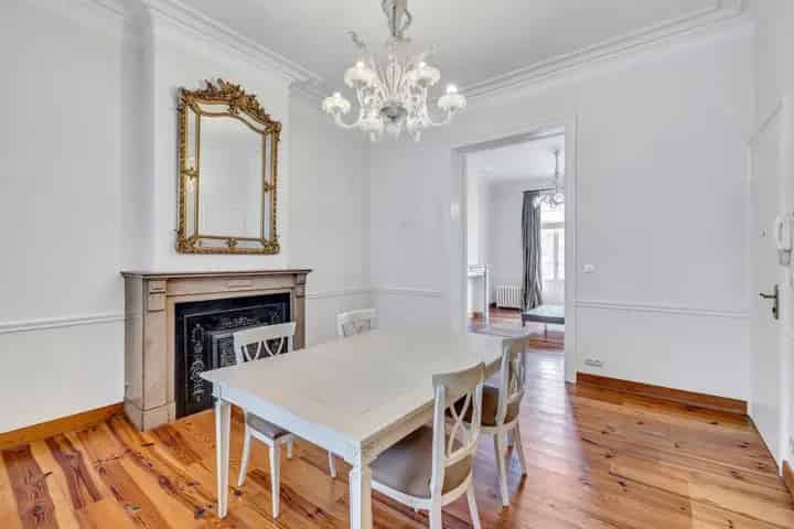 Instapklaar Appartement Elsene 126m² Nabij Louizalaan