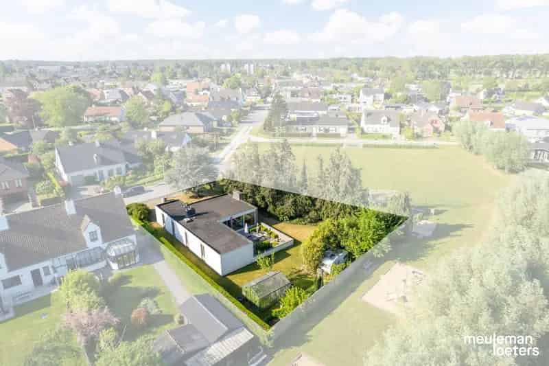 Te renoveren bungalow Oostkamp - 3 slaapkamers - 879m²