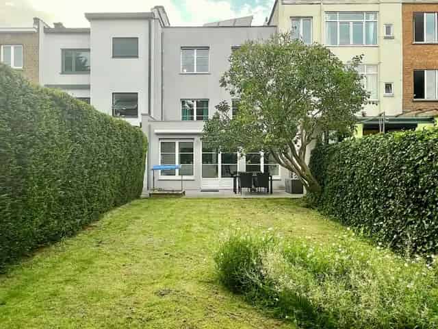 Huis te Schaerbeek 6 slaapkamers Nabij Station Diamant