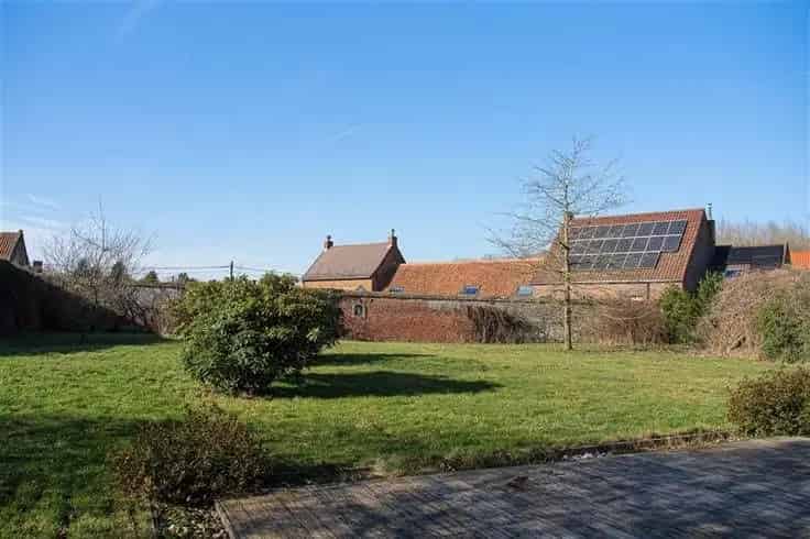 Herenhuis te Ellezelles met Tuin te Koop