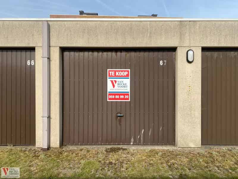 Garagebox 16m² te Bredene Centrum - Beveiligd Autopark