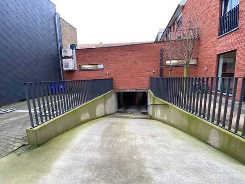 Garage te Huur Oostkamp Centrum Ondergrondse Parkeerplaats