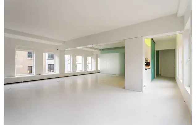 Huur 1 slaapkamer appartement van 141 m² in Antwerp