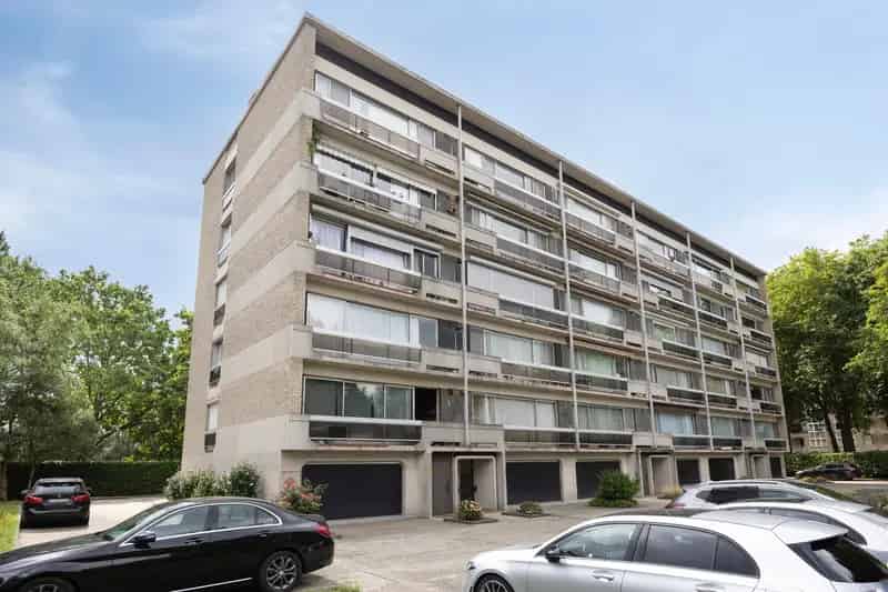 Appartement te huur 2 slaapkamers te renoveren 5de verdieping