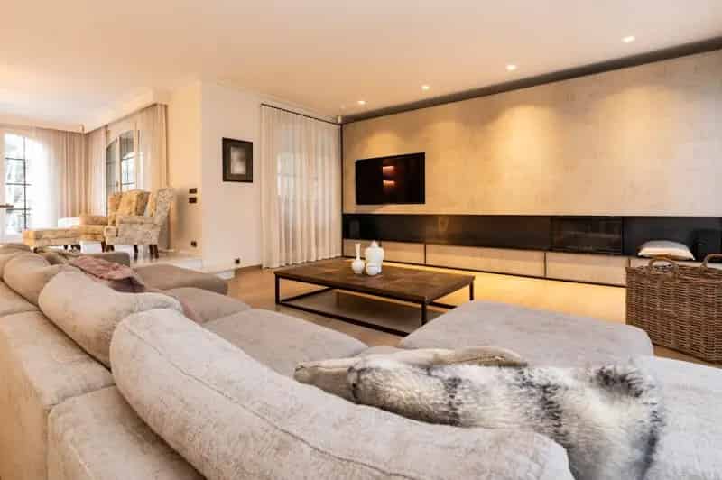 Villa te Turnhout: Ruime instapklare woning met zwembad
