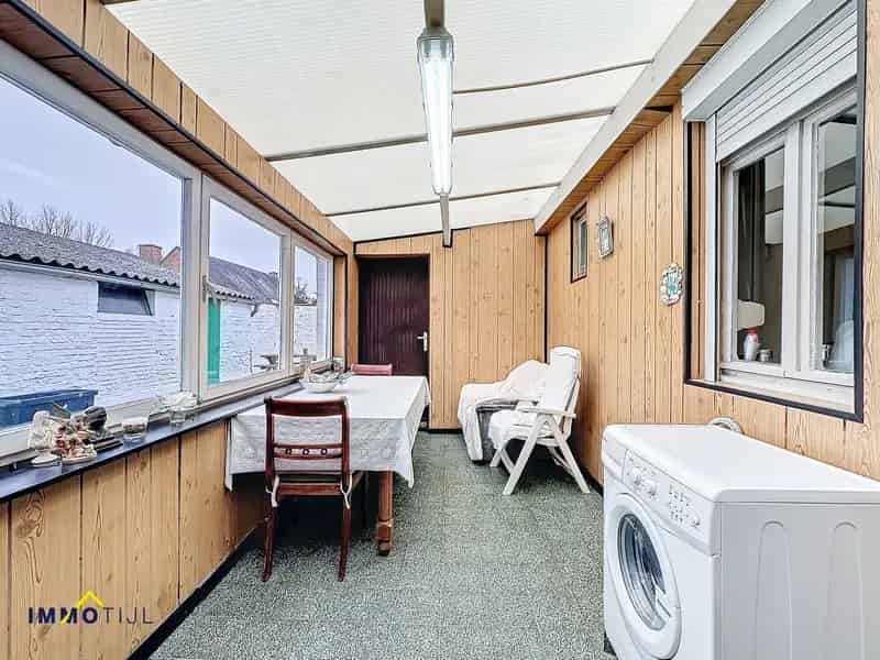 Te renoveren woning met opslagplaats en tuin nabij Aalst!