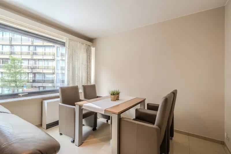 Lichtrijk Appartement te Koop Oostende Nabij Zee