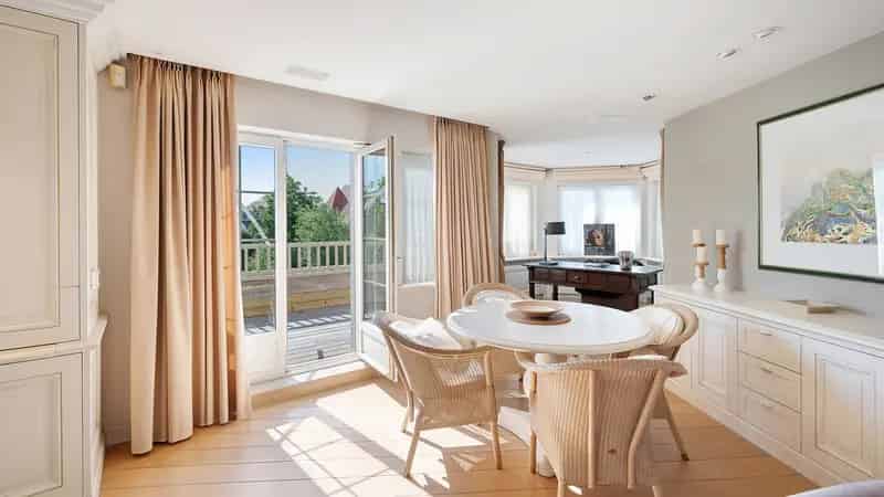 Te Huur: Luxe Hoekappartement in Villaresidentie