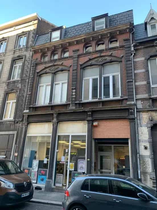 Appartementsblok Te Koop: Investering in Groeiende Buurt