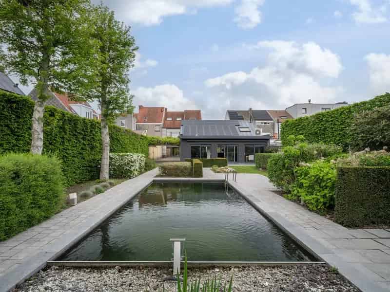 Huis te huur met kantoor, parking en tuin 370m²